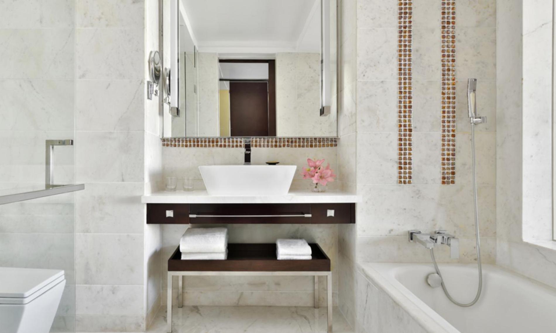 Deluxe King with Bath Tub, City View, INR 1000 hotel Credit per stay on spa, food and soft beverages (non-cumulative), B1G1 on selected beer brands during 4PM-6PM at Lounge18, Happy hours at Jaipur Baking Company during 7PM-9PM